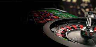 Bàn casino trực tuyến baccarat và blackjack tại vu88